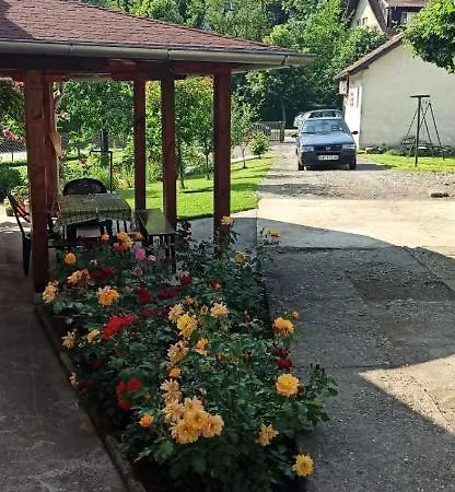 Kuca Za Odmor Ema Hébergement de vacances *